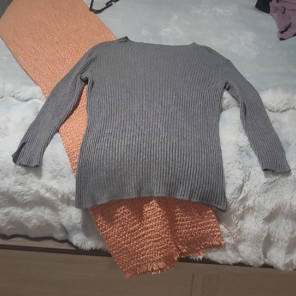 Roz & Ali Gray Crew Neck Sweater Cozy Knit